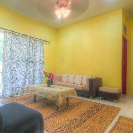 Budget Umi Homestay Kuching Luaran gambar