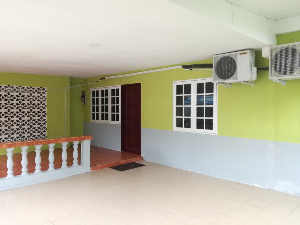 Budget Umi Homestay Kuching Luaran gambar