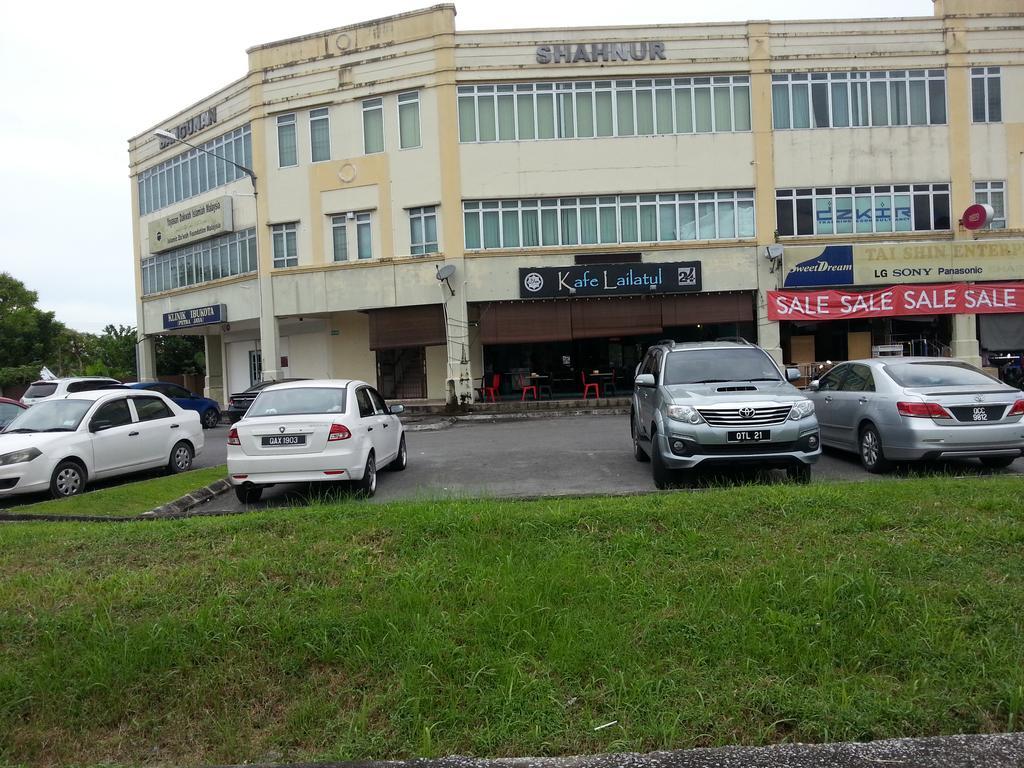 Budget Umi Homestay Kuching Luaran gambar