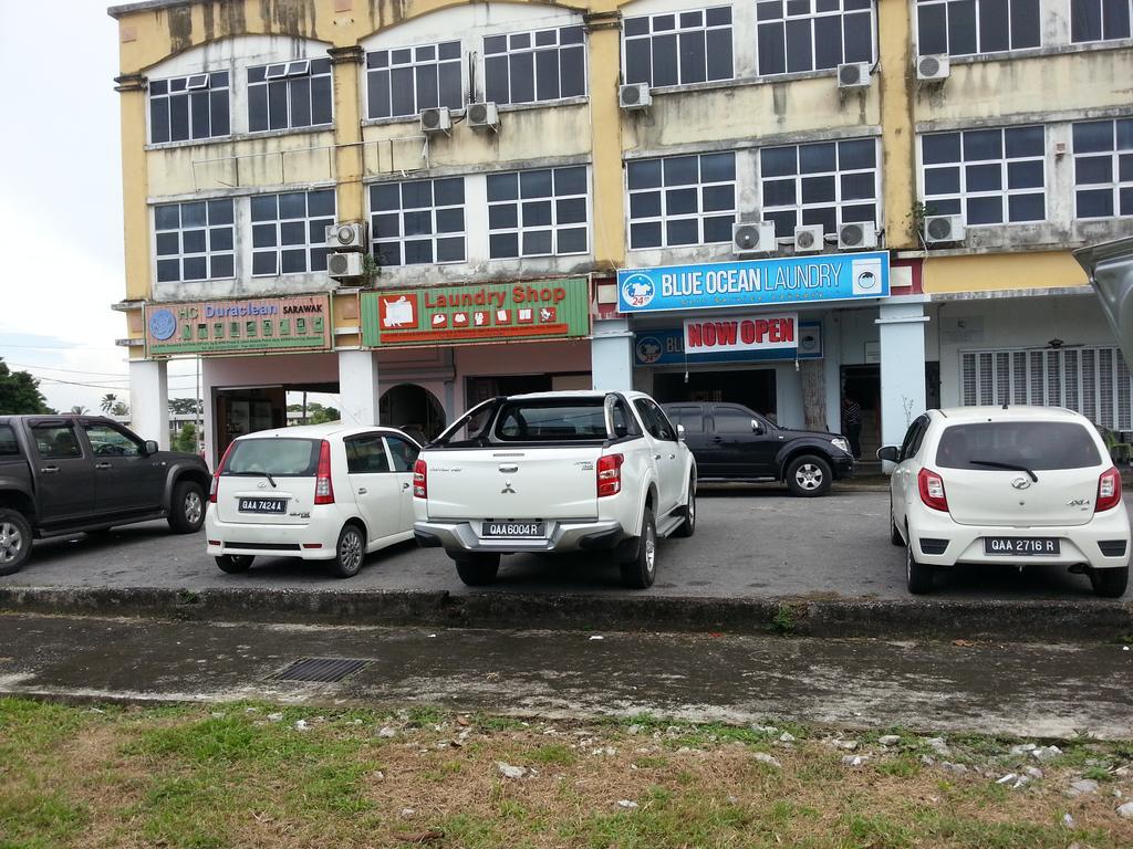 Budget Umi Homestay Kuching Luaran gambar