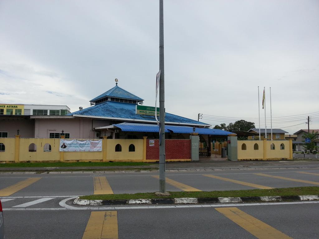 Budget Umi Homestay Kuching Luaran gambar