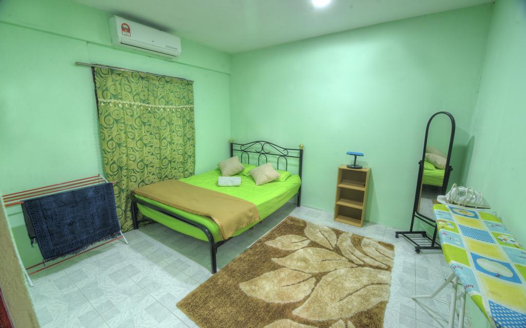 Budget Umi Homestay Kuching Luaran gambar