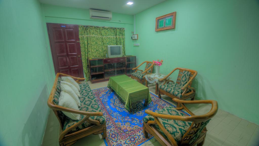 Budget Umi Homestay Kuching Luaran gambar