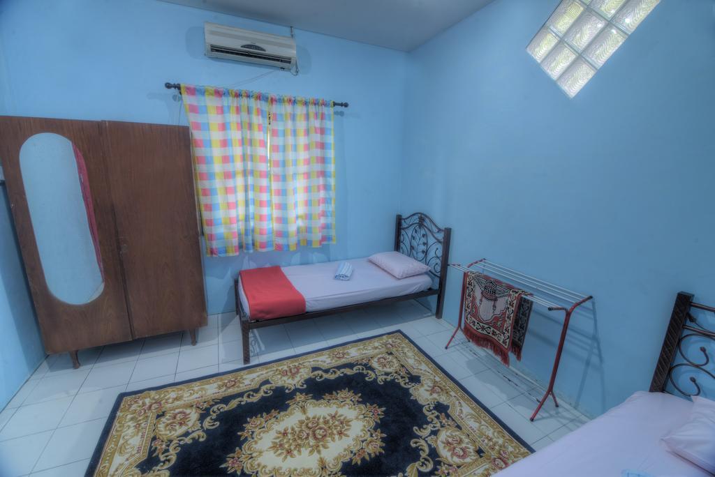 Budget Umi Homestay Kuching Luaran gambar